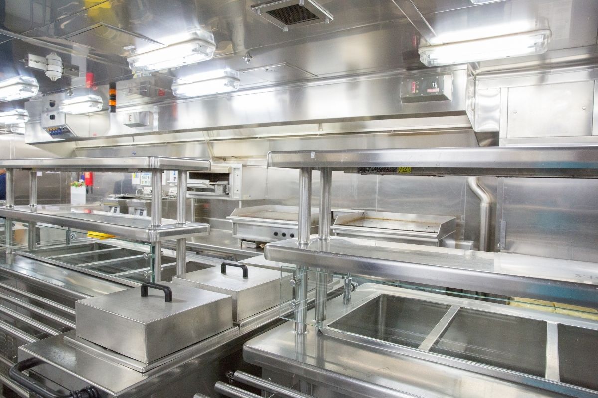 Đánh bóng inox giá kệ , tủ bếp