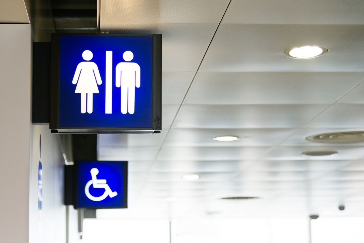 Tạp Vụ Tòa Nhà - Vệ Sinh Khu Vực Toilet