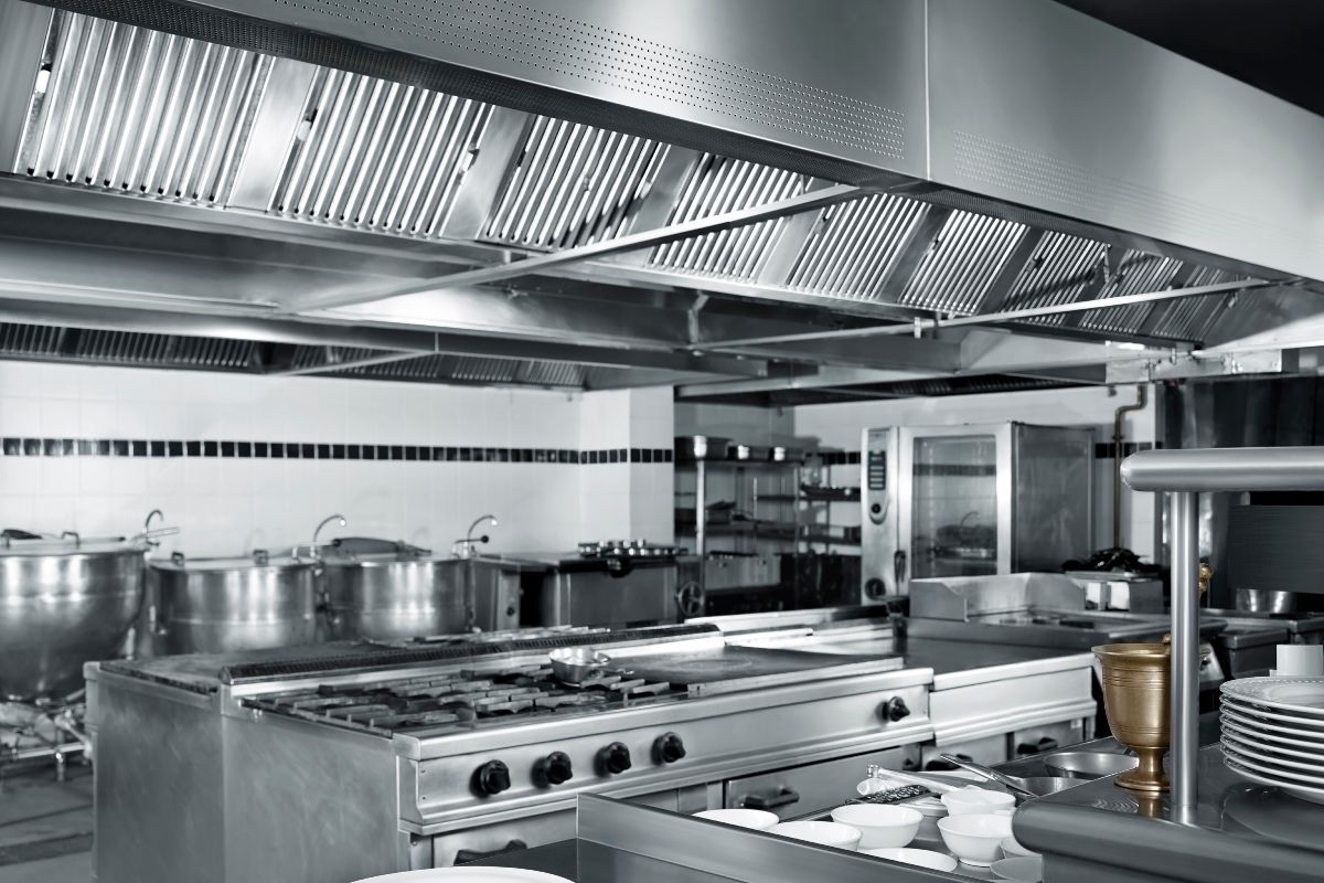 Lợi Ích Khi Thuê Dịch Vụ Vệ Sinh Ống Hút Khói Bếp Chuyên Nghiệp