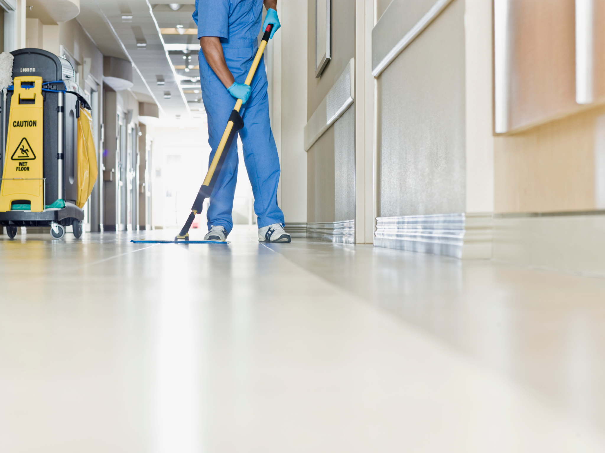 Nhân viên Tạp vụ trường học chuyên nghiệp